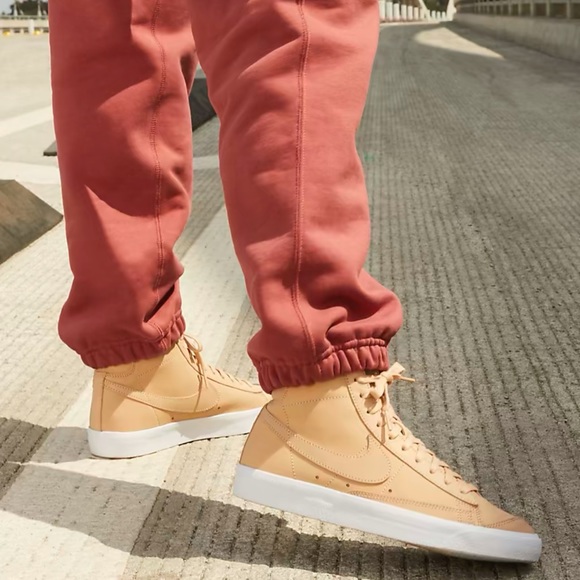 Nike Men’s BLAZER MID PREMIUM MF
VACHETTA TAN/ACHETTA TAN
DQ7572 200 sneakers••• - Picture 7 of 16